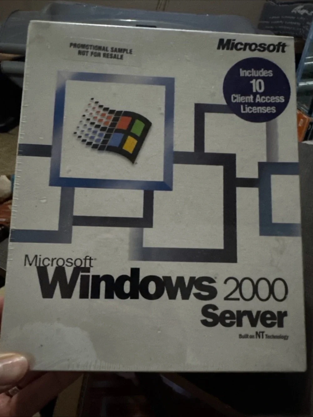 Microsoft Windows 2000 Server Retail Box - includes 10 client access Licenses